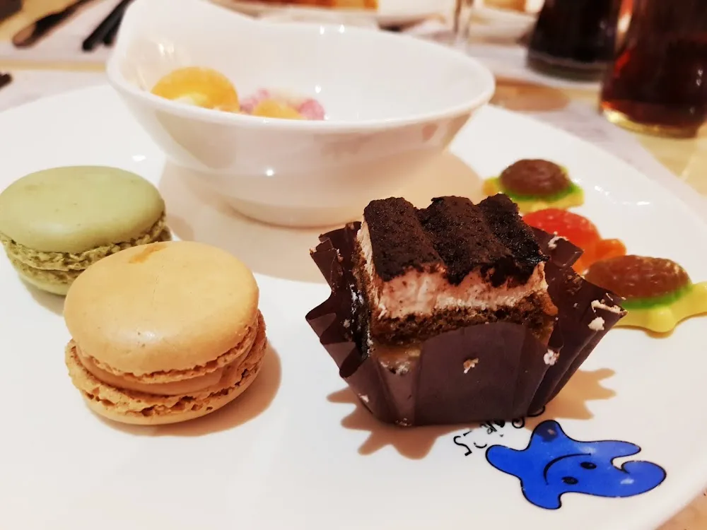 Macaron Tiramisu Cafe Americano